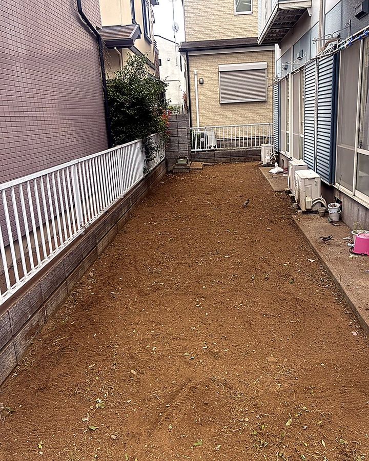 草刈り後の庭まわり
